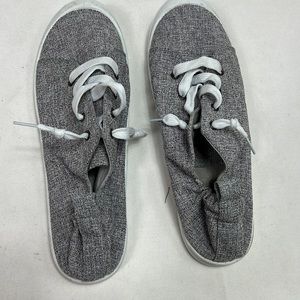 #S0090 Sole Mates Gray & White Stretchy Women’s Slip On Shoes | Size: M (7/8)